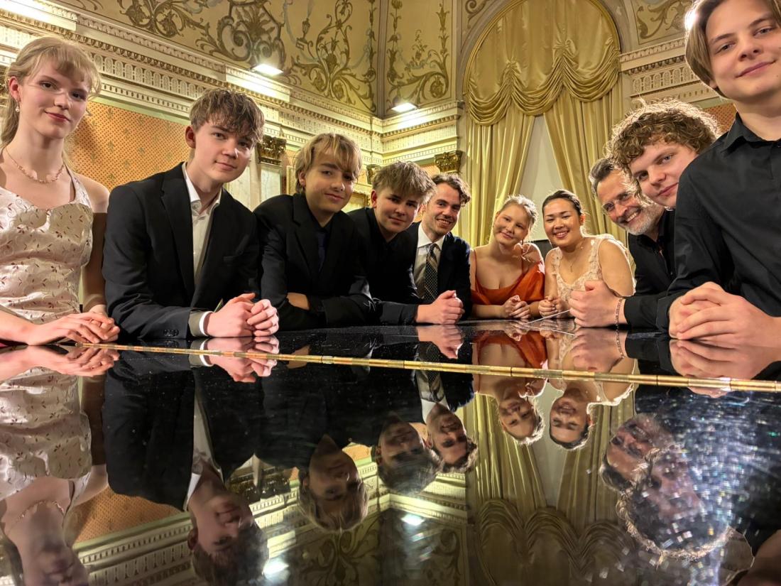 Soitinakatemioiden nuoret solistit ja Jan Söderblom