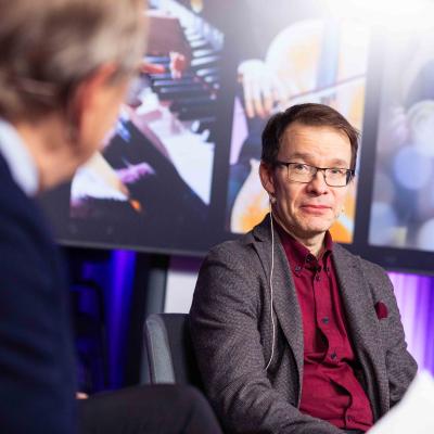 Erkki Liikanena and Petri Alanko participate in the panel discussion. Photo: Jani Telatie
