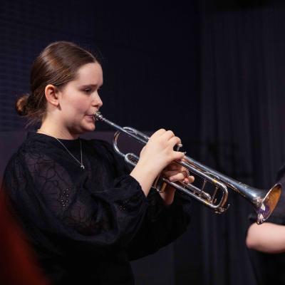 Trumpetist Peppi Ikonen performs as part of the brass quintet. Photo: Jani Telatie