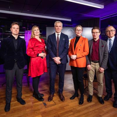 Panelists with Minister of Education, Anders Adlercreuz. Photo: Jani Telatie